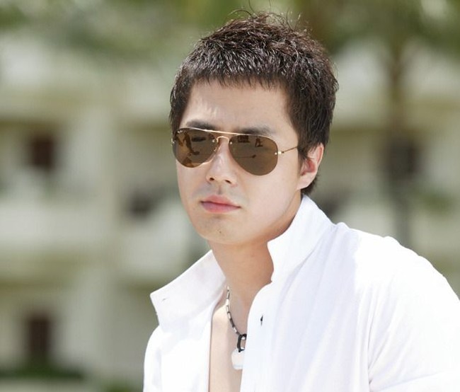 Tahun 2004 menjadi titik balik karier Jo In Sung. Dia memenangkan penghargaan Best Actor setelah membintangi drama Korea Something Happened in Bali.Foto: Instagram