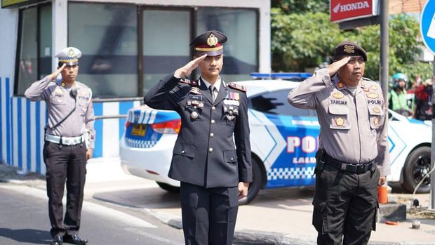 Upacara di Polisi Istimewa Surabaya