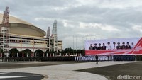 Pasukan pengibar bendera (paskibra) terdiri putra/putri pelajar terbaik di wilayah Sumatera Utara.