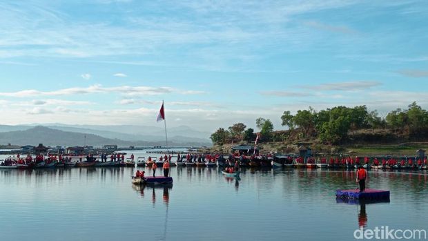 Upacara HUT RI di Waduk Gajah Mungkur Wonogiri, Kamis (17/8/2023).