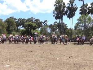 Unik! Upacara Bendera HUT RI di Rote Ndao, Warga Berkuda