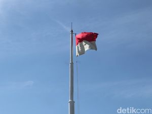 17 Dentuman Meriam dalam Upacara HUT ke-78 RI di Bandung