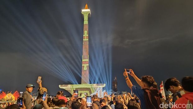 Video mapping di Monas (Rizky Adha Mahendra/detikcom)