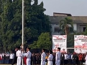 Viral Pria di Tangsel Panjat Tiang Bendera Saat Upacara HUT RI