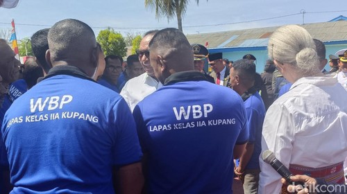 Wakil Gubernur NTT Josef Nae Soi saat menyapa para napi yang menerima remisi HUT ke-78 RI di Lapas Kelas I Kupang, Kamis (17/8/2023).