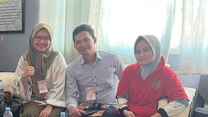 Wardiah Ahmad (merah) divonis bebas terkait korupsi obat Puskesmas Sidrap. Dokumen Istimewa