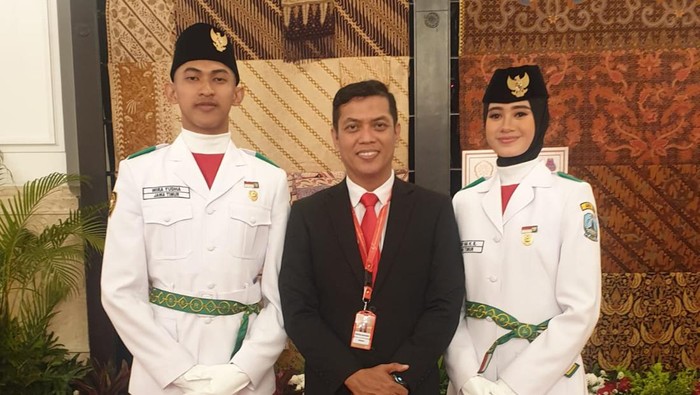 Wira Yudha Paskibraka Nasional dan kedua orang tuanya.