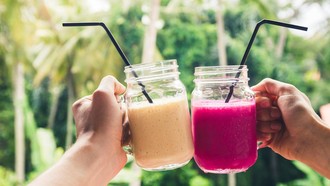 Smoothie vs Jus, Mana Cara Lebih Sehat Buat Konsumsi Buah?