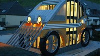 Rumah berbentuk mobil di Austria ini didesain oleh arsitek Markus Voglreiter. 