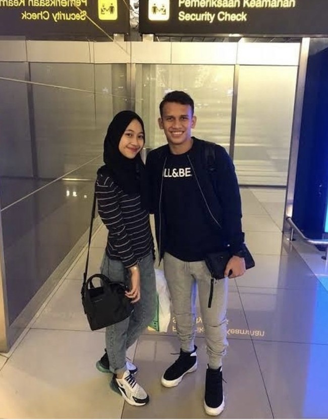 Kini setelah cukup lama menjalin hubungan asmara, Adiba Khanza dan Egy Maulana Vikri siap untuk lanjut ke jenjang pernikahan. Kabarnya pernikahan akan digelar dalam waktu dekat.  Foto: Instagram