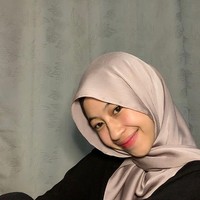 Adiba juga mendalami dunia tarik suara. Pada 2020 dan 2021, Adiba mengeluarkan single. Pada 2021, Adiba bernyanyi untuk lagu berjudul Allahummarhamna Bil Quran. Foto: dok. Instagram/@adiba.knza