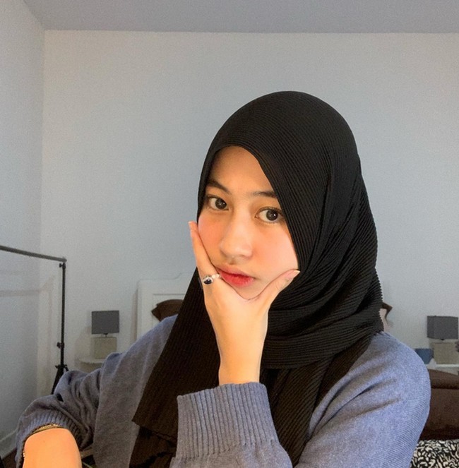 Adiba sendiri cukup aktif di dunia hiburan. Di 2013 dia membintangi mini seri berjudul Kami Rindu Ayah. Pada 2015, Adiba terjun di film CJR the Movie: Lawan Rasa Takutmu. Foto: dok. Instagram/@adiba.knza