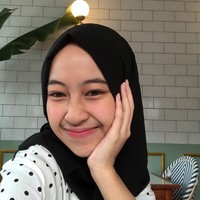 Adiba jarang memamerkan kebersamaannya dengan calon suaminya itu. Namun tiba-tiba saja, Umi Pipik mengumumkan pernikahan putrinya itu. Foto: dok. Instagram/@adiba.knza