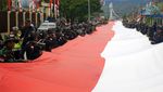 Bingkai Sepekan: Pengibaran Sang Saka Merah Putih Terbesar-Terunik
