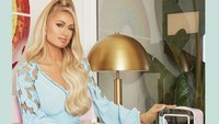 Paris Hilton mengatakan kalau kulkas mininya ini selain bisa untuk menyimpan camilan, juga bisa untuk simpan kosmetik dan skincare.