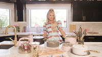 Paris Hilton mengatakan rangkaian cookware yang ia keluarkan bersifat stylish dan tentu saja fungsional. Jadi pengin punya ya?