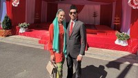 Enzy Storia mendampingi suaminya, Maulana Kasetra, menghadiri upacara untuk merayakan HUT ke-78 RI di KBRI Washington DC, Amerika Serikat. Foto: Instagram Enzy Storia