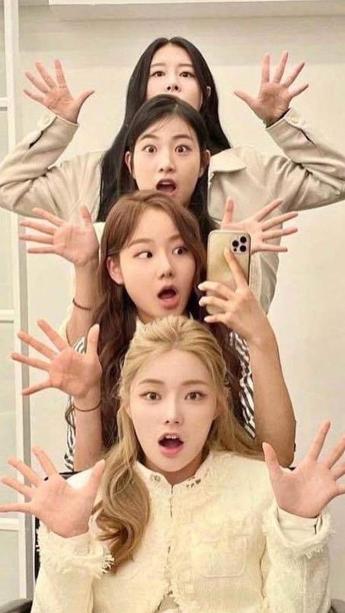 FIFTY FIFTY FIFTY FIFTY rilis lagu Cupid (Twin Ver.) (Remix) featuring Sabrina Carpenter.