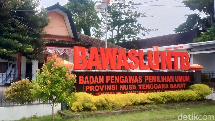 Gedung Bawaslu NTB.