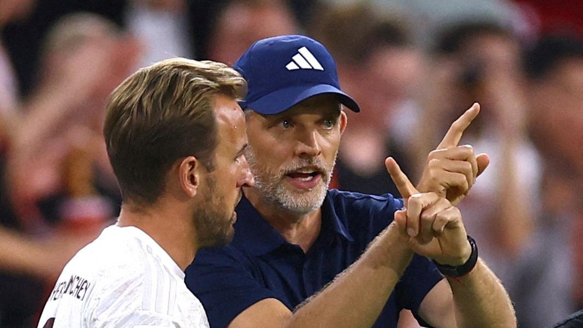 Thomas Tuchel (kiri) dan Harry Kane saat bekerja sama di Bayern Munich musim lalu. Foto: REUTERS/KAI PFAFFENBACH