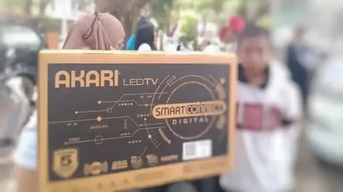 Heboh seorang anak peserta jalan sehat di Makassar dapat hadiah umrah diganti TV.