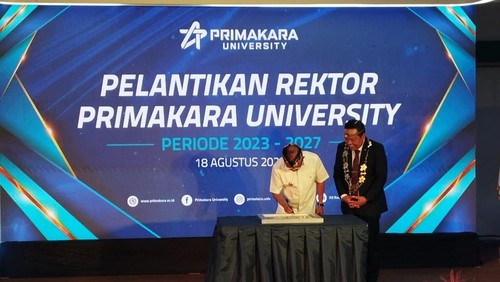 I Made Artana resmi dilantik sebagai rektor Universitas Primakara, Jumat (18/8/2023). (Foto: Rizki Setyo/detikBali)