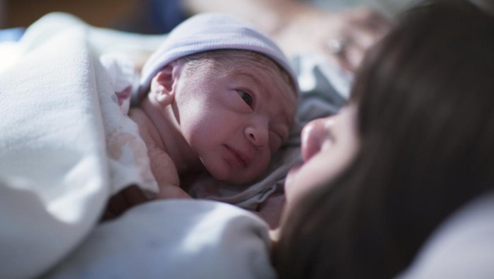 Cerita Wanita Umur 70 Tahun Sukses Lahiran Anak Kembar Lewat Bayi Tabung