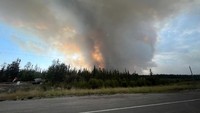 Yellowknife merupakan salah satu kota terbesar di ujung utara Kanada. Warga telah diminta untuk mengungsi akibat kebakaran hutan yang melanda kota tersebut. Instagram @mckuglovin/via Reuters. 