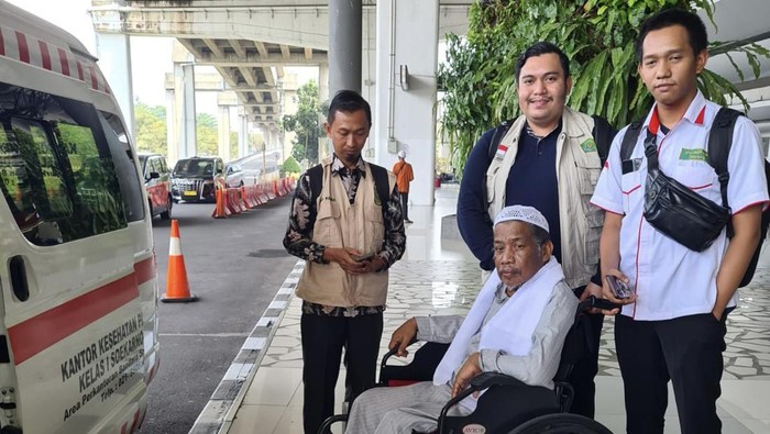 Ramlan Bin Achmad Sontel, jemaah haji Indoensia yang dirawat di RS Arab Saudi akhirnya pulang ke Tanah Air.