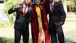 6 Gaya Jian Ayune Sundul Langit Anak Bupati yang Lulus Cumlaude