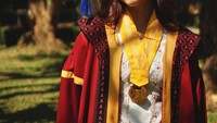 Netizen dibuat heboh dengan wisuda Jian. Bukan karena foto wisuda dengan predikat cumlaude tapi karena namanya yang unik. (Foto: Dok. Instagram @nathalieholscher.)