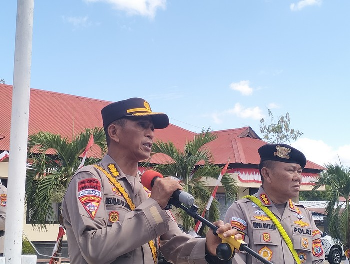 Karo Ops Polda NTT Kombes Pol Deonijiu De Fatima memberi keterangan kesiapan pengamanan AMMTC ke-17 di Labuan Bajo, Jumat (18/8/2023). (Ambrosius Ardin)