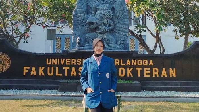 Kartika Devina Putri, anak tukang bubur yang berhasil menjadi mahasiswa FK Unair dengan beasiswa penuh.