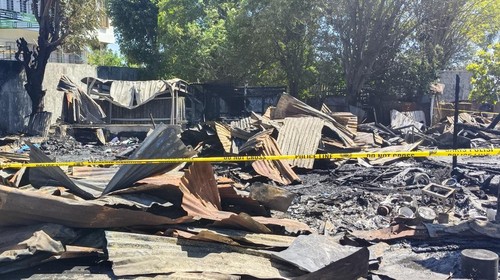 Enam bangunan warung di ruas Jalan Timor Raya Kilometer 9, RT 33, RW 11, Kelurahan Oesapa , Kota Kupang, NTT ludes terbakar, pada Jumat pagi (18/8/2023).