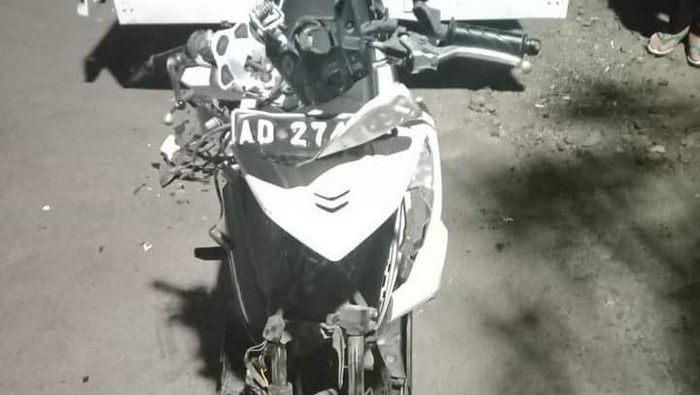 Sepeda motor Beat kecelakaan di jalan Jogja-Solo Prambanan.