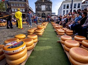 Kemeriahan Pasar Keju Gouda di Belanda yang Mendunia
