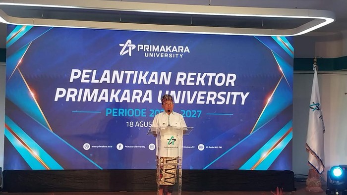 Ketua PDIP Bali saat mengahdiri acara di Primakara University, Denpasar, Bali, Jumat (18/8/2023). (
Rizki Setyo Samudero)