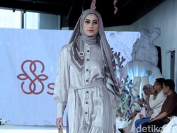 10 Koleksi Busana Shi by Shireen Sungkar, Feminin Serba Pastel