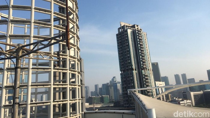 Udara DKI dan Sekitarnya Lagi Agak Mendingan, Tumben Langitnya Kelihatan!