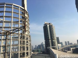 Udara DKI dan Sekitarnya Lagi Agak Mendingan, Tumben Langitnya Kelihatan!