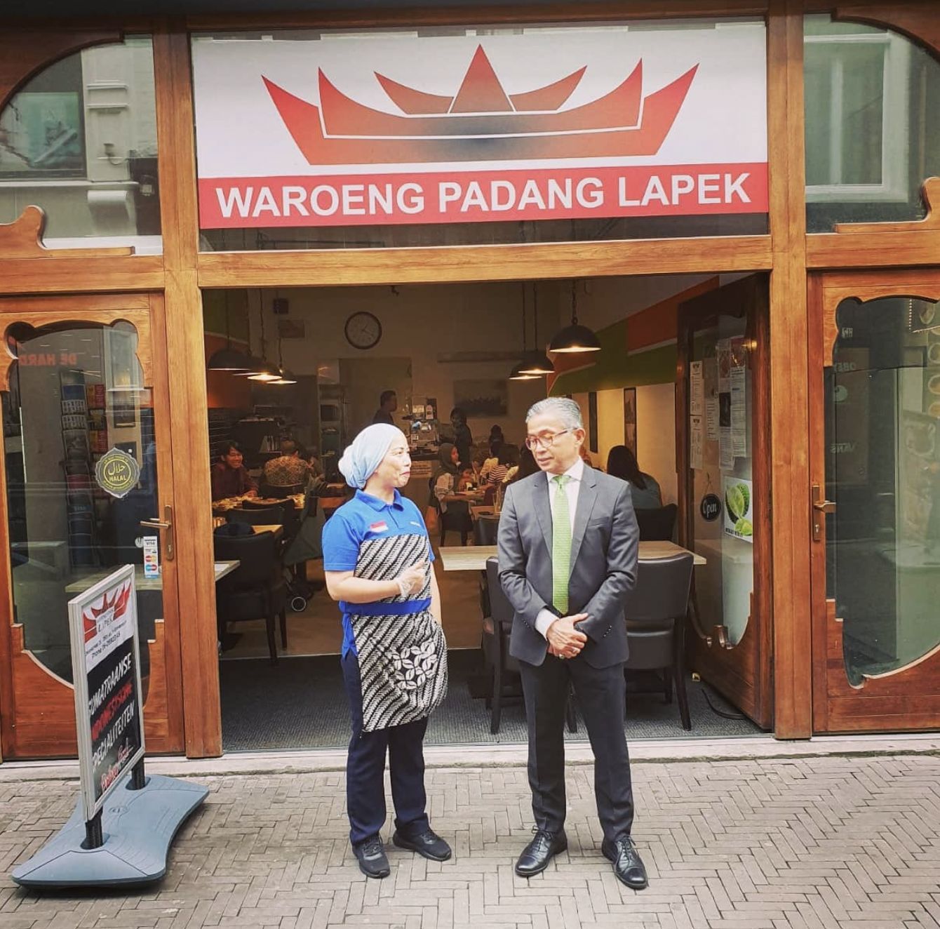 Masakan Minang Mendunia! 5 Resto Padang di Luar Negeri Ini Laris Manis