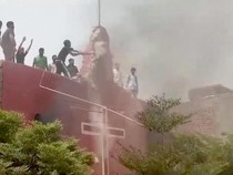 Massa di Pakistan Bakar Gereja-gereja Atas Tuduhan Penistaan Agama