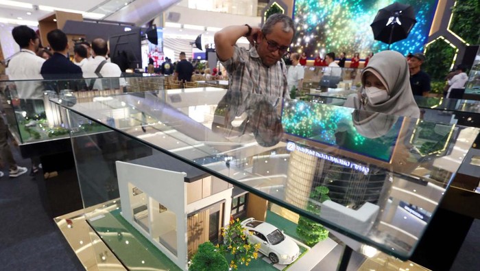 Festival Investasi Properti Agung Podomoro tengah digelar di Senayan City Mall, Jakarta. Yuk kita lihat.