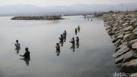 Meski sudah ditetapkan sebagai wilayah rawan bencana, namun pemerintah Palu tidak melarang warga untuk beraktivitas di sepanjang pesisir Teluk Palu, khususnya di wilayah Pantai Lere, Kecamatan Palu Barat, dan Pantai Talise serta Pantai Penggaraman di Kecamatan Mantikulore.