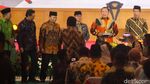 Momen Jokowi Hadiri Peringatan Hari Konstitusi di MPR