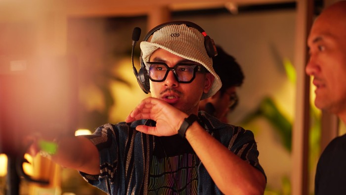 Di balik layar pengerjaan salah satu konten pariwara Opium Creative Bureau.