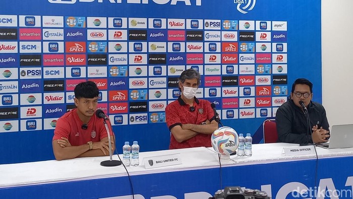 Pelatih Bali United Stefano Cugurra saat konferensi pers di Stadion Manahan Solo, Jumat (18/8/2023).