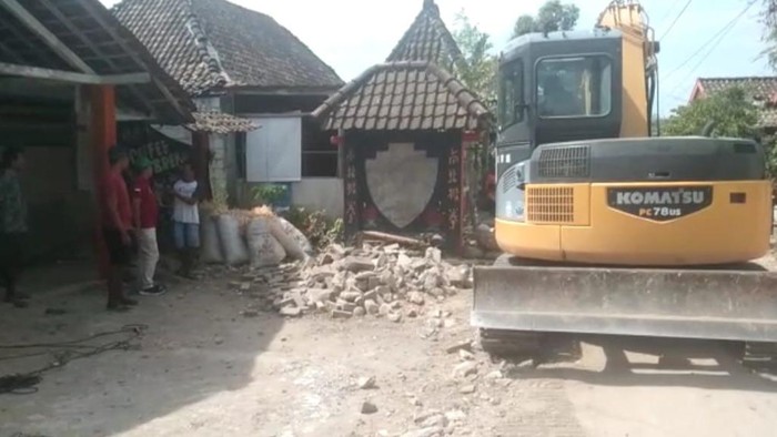 pembongkaran tugu silat di Bojonegoro pembongkaran tugu silat di Bojonegoro