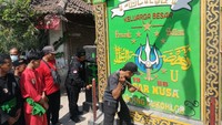 Pembongkaran tugu perguruan silat Pagar Nusa (Foto: Dok. Polres Bojonegoro)