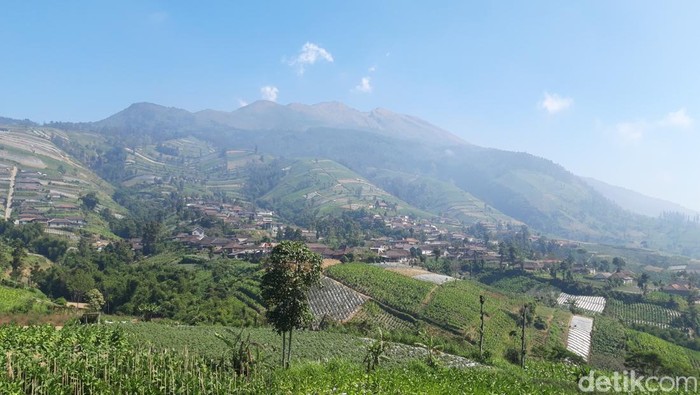 Penampakan Gunung Merbabu dari  Boyolali.